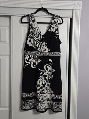 White House Black Market Black & White Floral Midi Dress